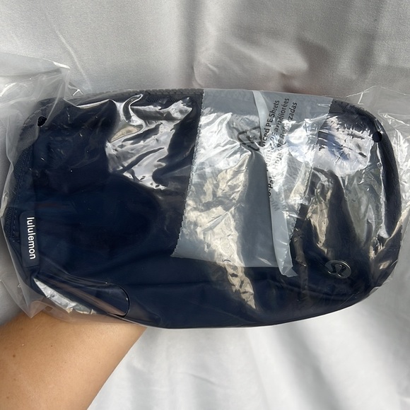 Lululemon Everywhere Belt Bag True Navy - Picture 4 of 4